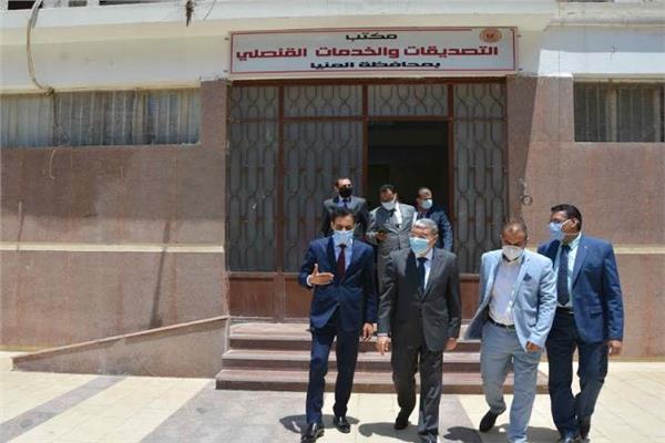 محافظ المنيا يفتتح مكتب التصديقات والخدمات القنصلي أمام الجمهور