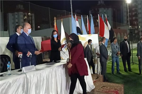 محافظ القاهرة يشهد احتفالية توزيع 3 آلاف شهادة "أمان" على المراة المعيلة بالأسمرات