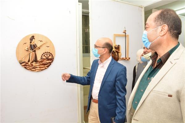 نائب رئيس جامعة أسيوط يفتتح معرض "حالة" للفنان سعيد مصطفى