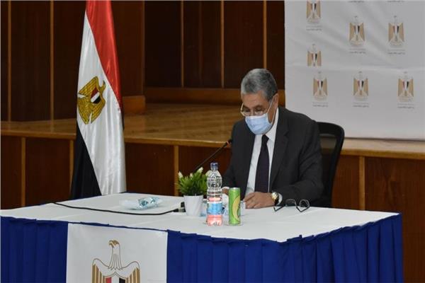 دكتور محمد شاكر وزير الكهرباء والطاقة المتجددة
