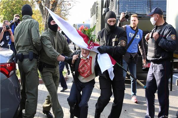 الداخلية البيلاروسية: اعتقال 20 شخصا من المشاركين بمظاهرة احتجاجية في مينسك