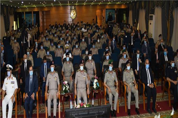 وزير الدفاع يشهد مناقشة البحث الرئيسي لأكاديمية ناصر العسكرية العليا