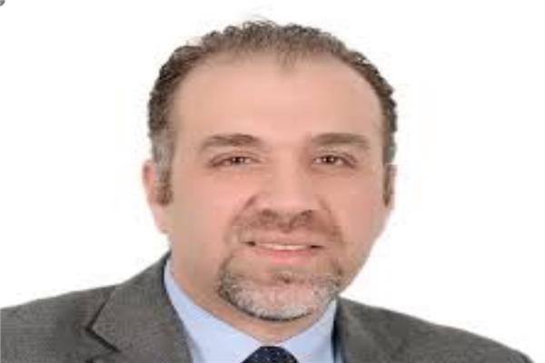 الدكتور عماد شاش  مدير مستشفى سرطان الثدي بجامعة القاهرة