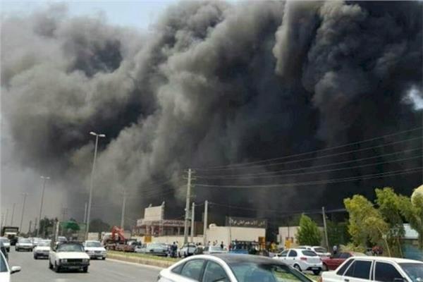 حريق ضخم يلتهم سوقا في بوشهر الإيرانية 