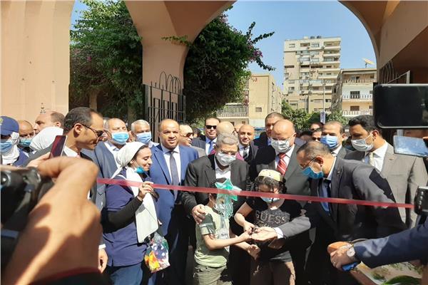 محافظ القاهرة يفتتح معرض مستلزمات الأسرة والمدارس