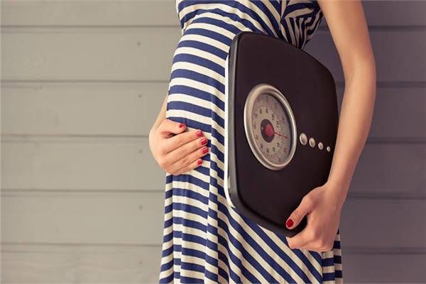 «استشاري» يوضح كيفية التغلب على زيادة الوزن أثناء الحمل