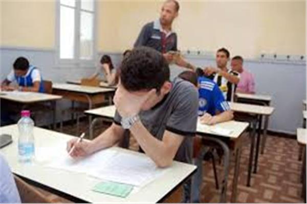 طلاب الثانوية العامة يؤدون آخر أيام امتحانات الدور الثاني " مؤجلين"