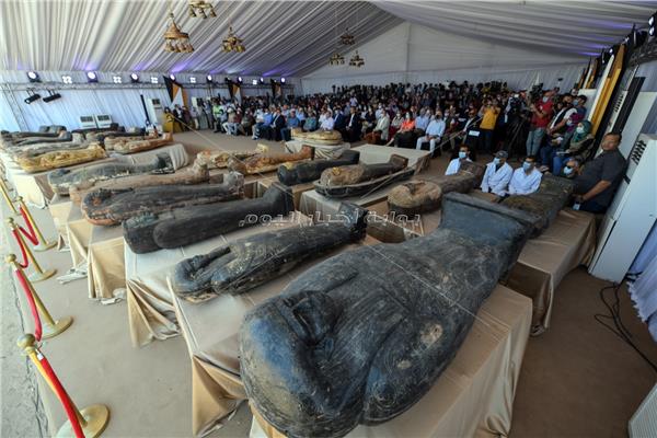 اكتشافات أثرية بأيد مصرية خالصة 59 تابوتا وعشرات التماثيل الأوشابتي والتمائم