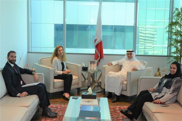 وزير الصناعة البحريني مع سفيرة إيطاليا 