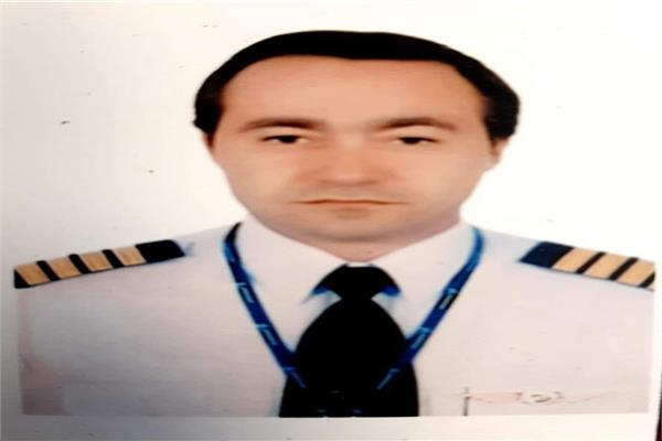  الطيار رشدي زكريا رئيس الشركة القابضة لمصرللطيران