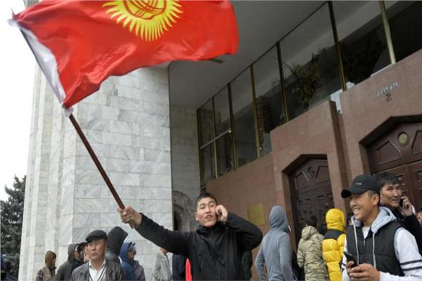 قرغيزستان.. المعارضة تعلن الاستيلاء على السلطة