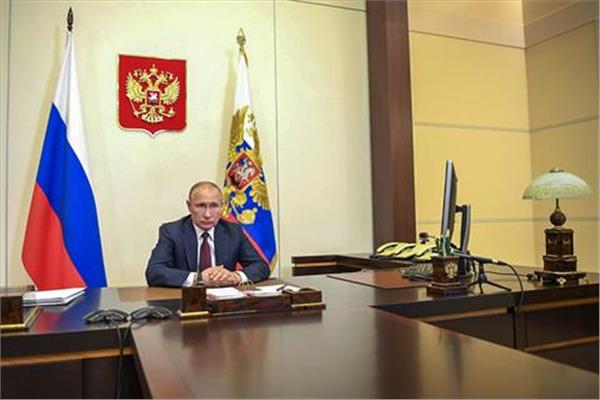 بوتين يشكل لجنة للوقاية من العدوى المستجدة يترأسها ميدفيديف