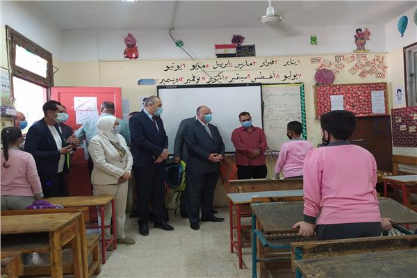 محافظ القاهرة يتفقد مدرستي مصطفى كامل وعاطف السادات بالبساتين 