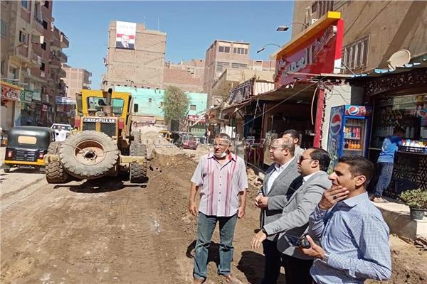 نائب محافظ الجيزة يتفقد أعمال تطوير وتوسعه محاور سعد زغلول وسمير صادق بمدينة الحوامدية