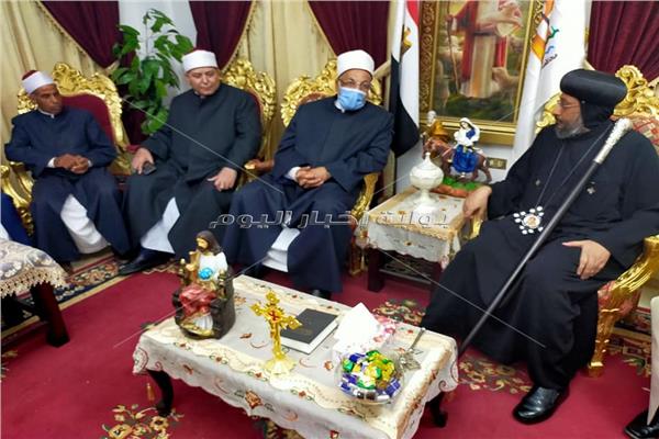 الأمين العام للدعوة خلال زيارته لكنسية السيدة مريم العذراء بالخارجة