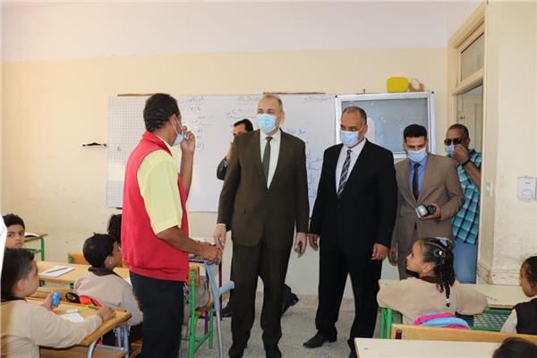 مدير تعليم القاهرة يتفقد مدارس الاسمرات