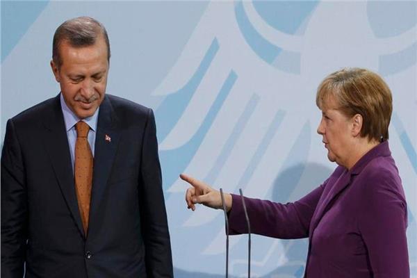 المستشارة الألمانية أنجيلا ميركل تحذر أردوغان