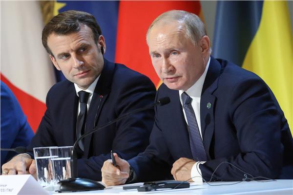 الرئيسان الروسي فلاديمير بوتين والفرنسي إيمانويل ماكرون