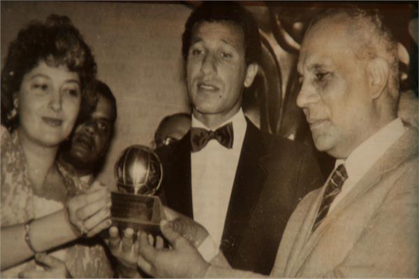  محمود الخطيب والكرة الذهبية عام 1983