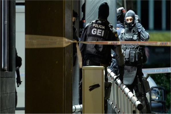 الشرطة الإسبانية تقبض على مغربي أشاد بقطع رأس مدرس فرنسي