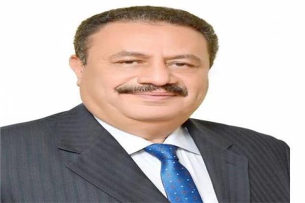   رضا عبدالقادر رئيس مصلحة الضرائب