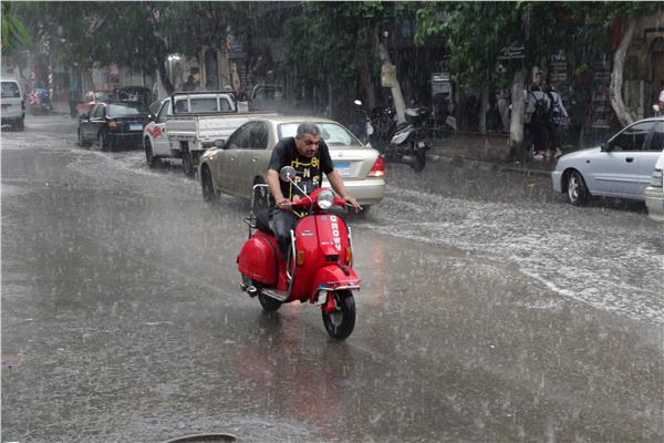 أمطار في شوارع القاهرة - أرشيفية