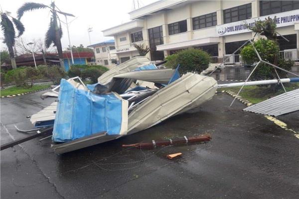 إعصار جوني يدمر مطارا في الفلبين 
