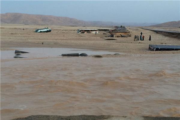 بسبب مياه السيول غلق طريق الجيش ببني سويف 