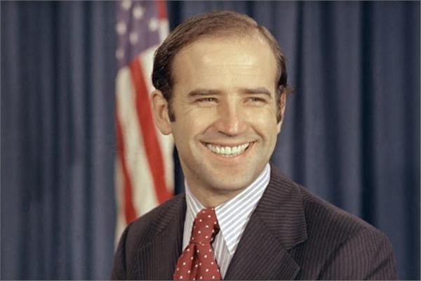  بايدن بعد انتخابه سناتور في مجلس الشيوخ عتم 1972