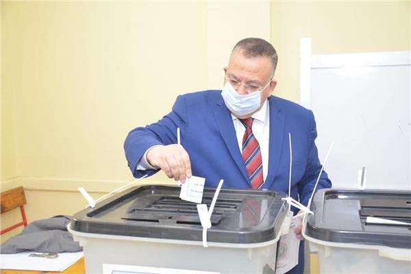 نقيب الأشراف يدلي بصوته في انتخابات مجلس النواب