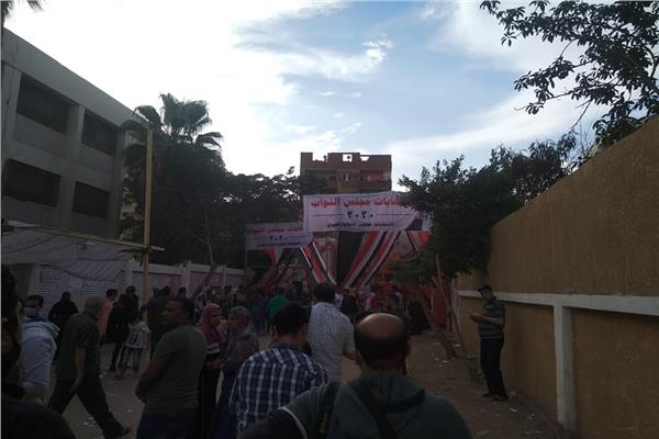 اقبال كثيف من الناخبين بعد  استئناف العمل بلجان حلوان  والمعصرة 