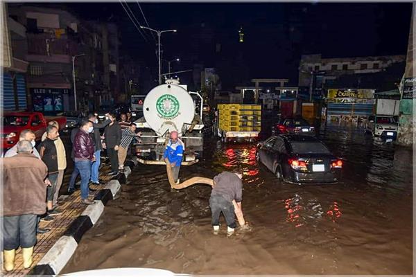 شفط مياه الأمطار من شوارع المنصورة