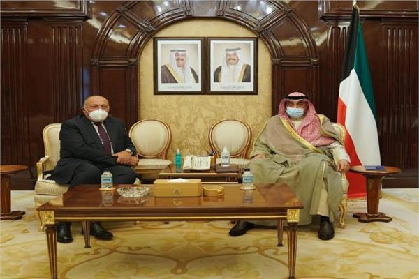 وزير الخارجية يبحث مع رئيس وزراء الكويت