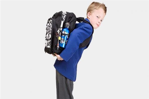 في اليوم العالمي للطلاب| احذر الحقيبة المدرسية الثقيلة للطفل