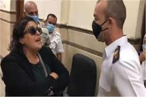  المتهمة بالتعدي على ضابط بمحكمة مصر الجديدة