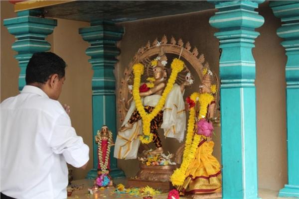 زعيم هندوسي يحتج على وضع صور أحد الآلهة على الملابس 