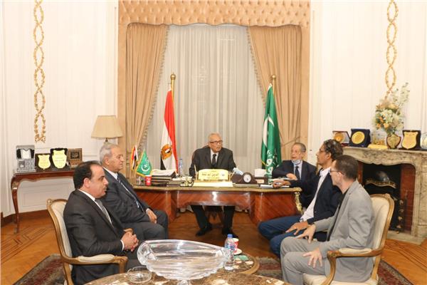 اجتماع المستشار بهاء الدين أبو شقة مع قيادات حزب الوفد