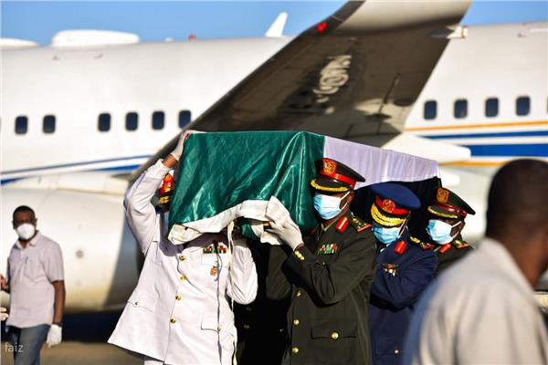مراسم استقبال رسمية في مطار الخرطوم لجثمان الصادق المهدي