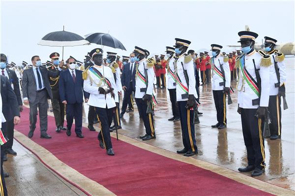 الرئيس السيسي يصل جنوب السودان 