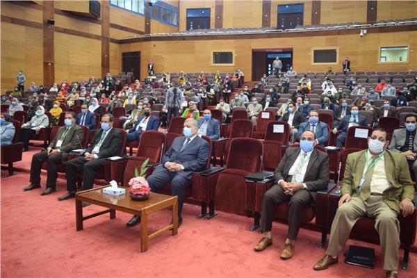 انطلاق فعاليات المؤتمر البحثي الاول بجامعة سوهاج عن الجديد في كورونا 
