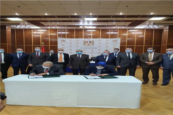 توقيع عقد بين الشركة المصرية لنقل الكهرباء وشركة السويدي للكابلات