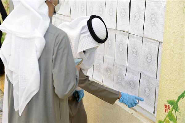 صورة من وكالة الأنباء الكويتية لعملية التصويت بانتخابات مجلس الأمة
