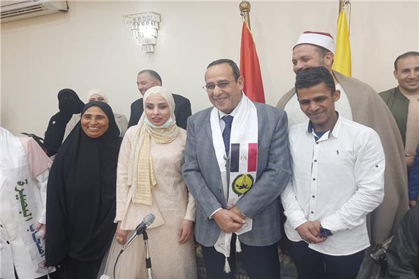محافظ شمال سيناء شاهدًا علي عقد زواج فتاة من أصحاب البصيرة بالعريش  