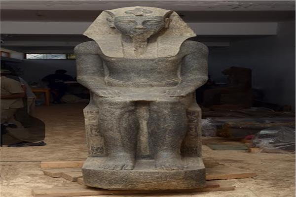 تمثال أمنحتب الثالث