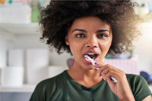 عادات يومية للحفاظ على صحة أسنانك