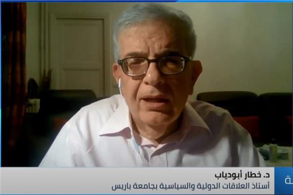 خطار أبو دياب، أستاذ العلوم السياسية والدولية بجامعة باريس