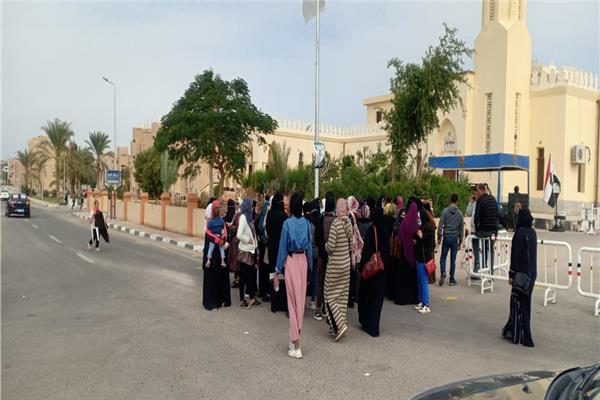 اقبال من السيدات في طور سيناء علي انتخابات الإعادة لمجلس النواب