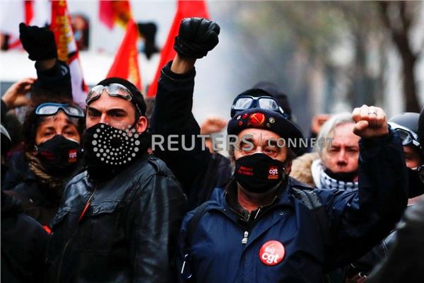 احتجاجات ضد مشروع قانون الأمن الفرنسي (ارشيفية من رويترز)