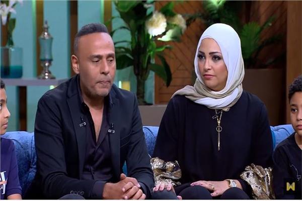 الفنان محمود عبد المغني وزوجتة 