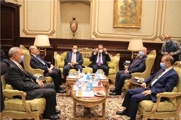 المستشار عبد الوهاب يستقبل وزير التنمية المحلية ومحافظين القاهرة والقليوبية